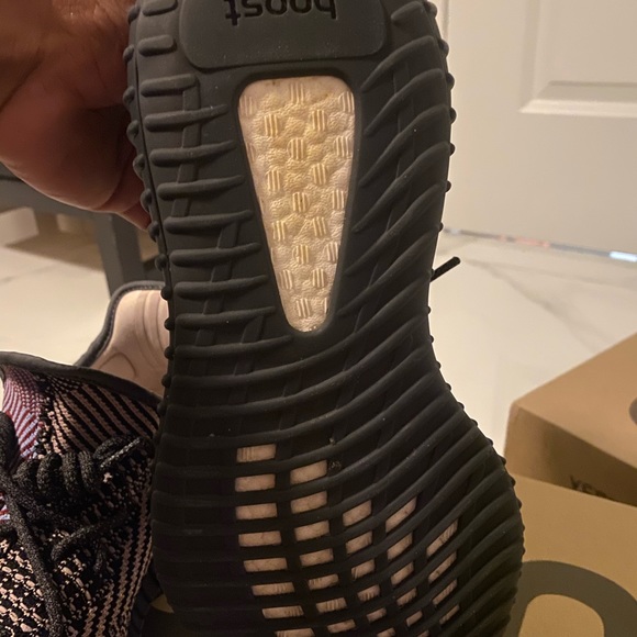 Size 9.5 yeezy - Picture 5 of 6